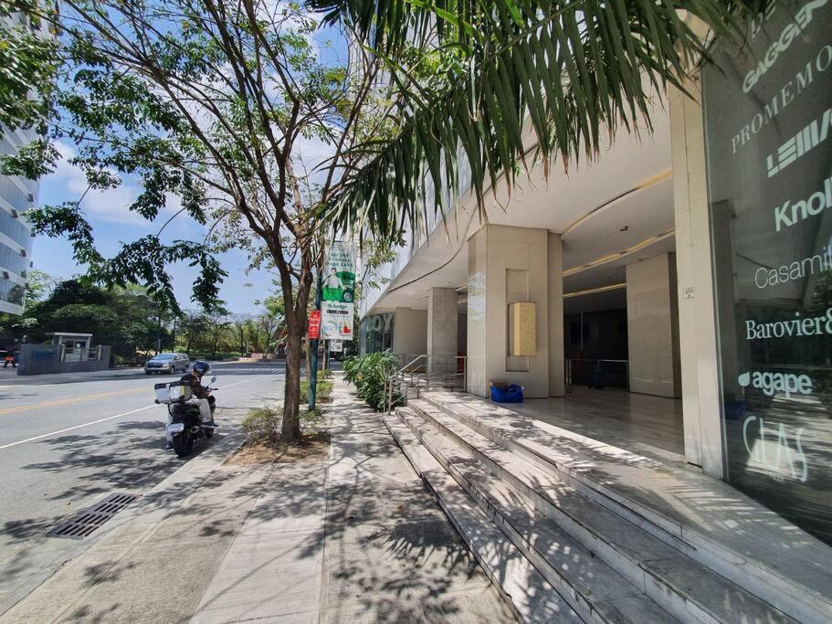 Bgc Taguig Cozy 2 Bedroom Loft, With Stunning Bgc Skyline View! Manila Exterior photo