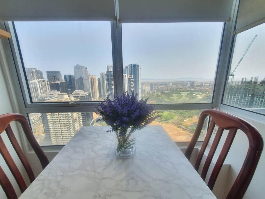 Bgc Taguig Cozy 2 Bedroom Loft, With Stunning Bgc Skyline View! Manila Exterior photo
